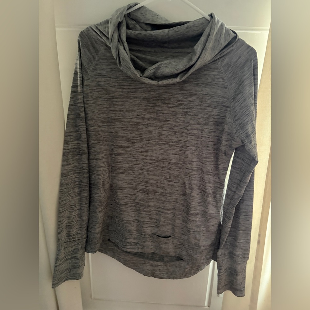 Series 8 Fitness Gray Shirt Size M